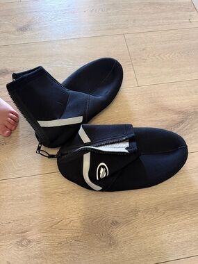 Neoprene Zip Shoes with Reflective Accents